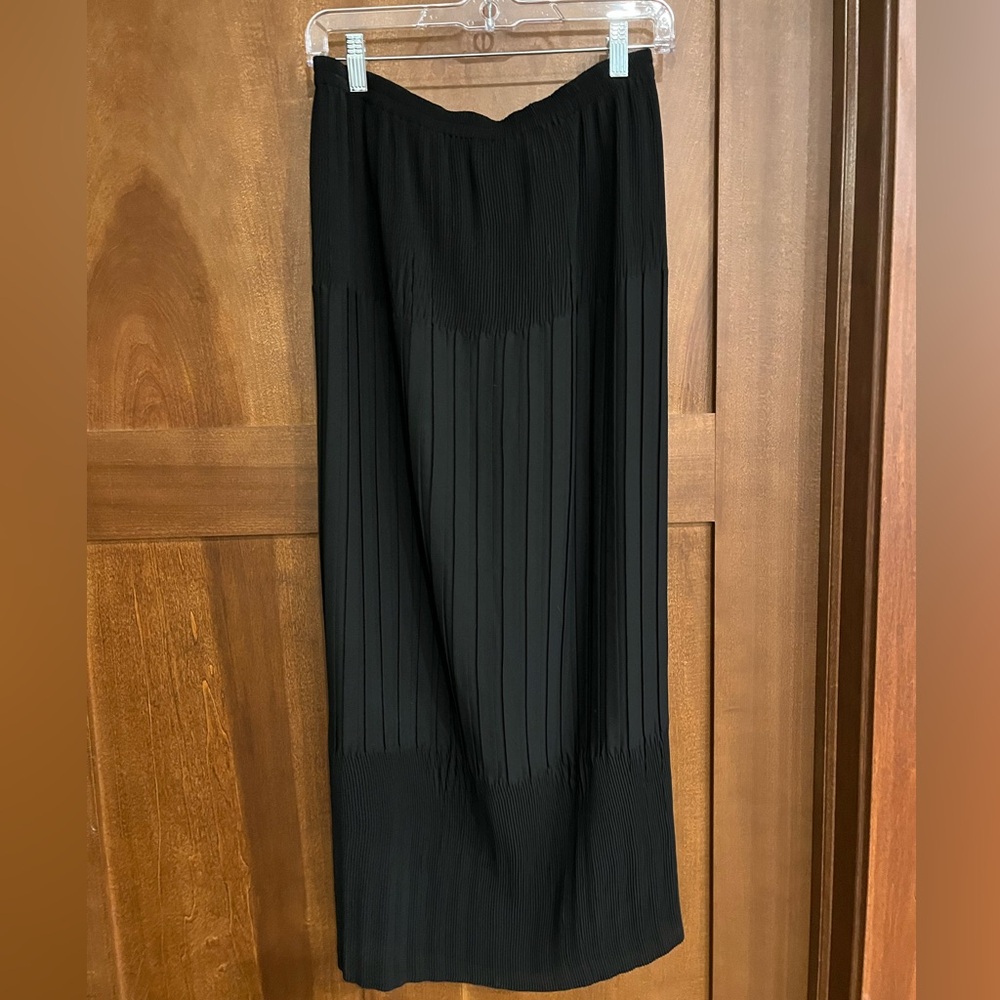 Hen Feng Pleated Maxi skirt